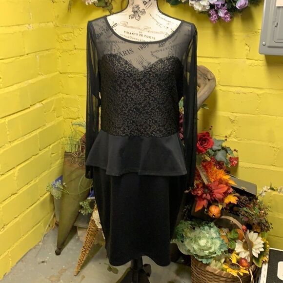 Dress  9/1 - Picture 1 of 5